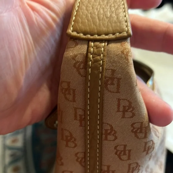 Dooney and Bourke handbag - Picture 11 of 12